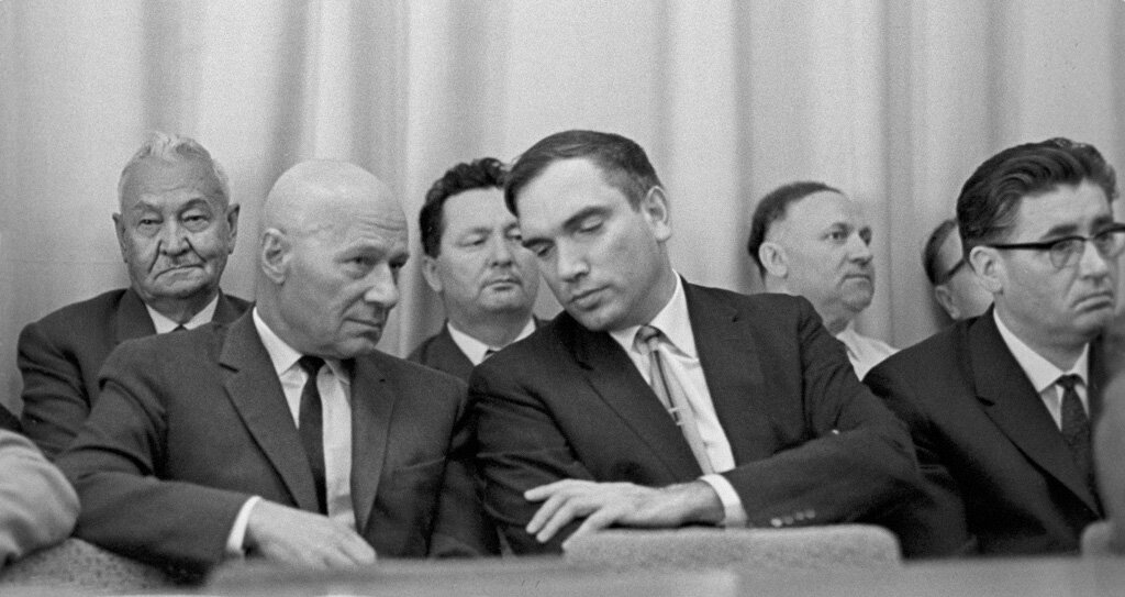 RIAN_archive_577312_Writer_Nikolai_Gribachev_and_political_analyst_Enver_Mamedov.jpg (196 KB)