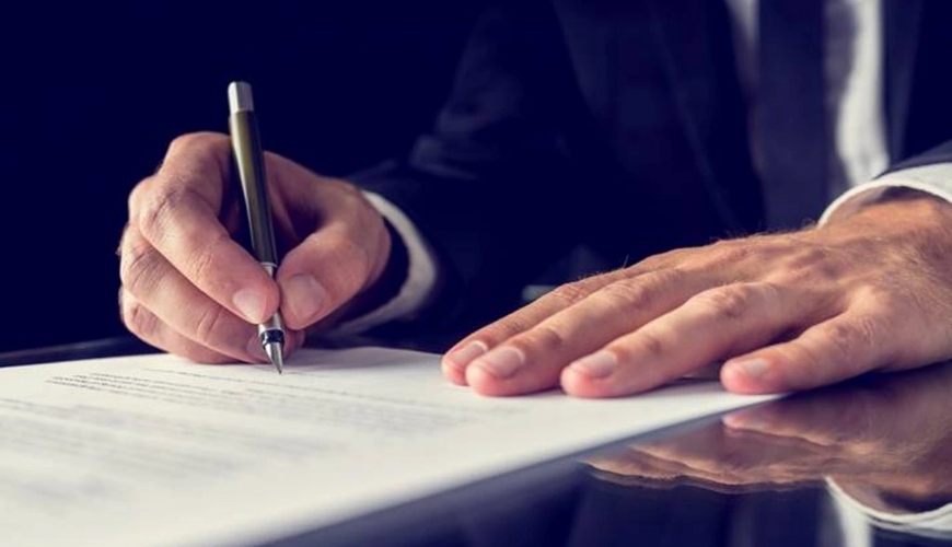 İcra başçısı iki nəfəri işdən çıxardı - Özünə yeni sürücü təyin etdi