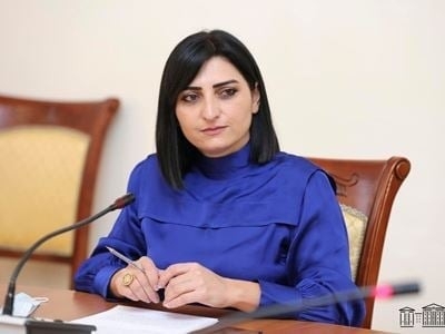 Ermənistan parlamentinin müxalifətçi komissiya sədri qovuldu 