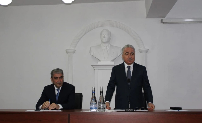Prezidentin köməkçisi daha bir başçını kollektivə təqdim etdi - FOTOLAR
