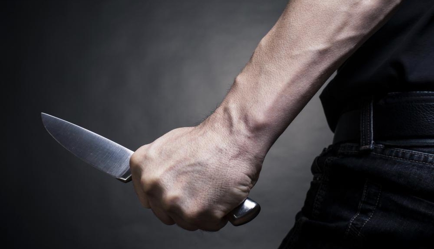 В Баку 35-летний мужчина получил ножевые ранения от своего племянника