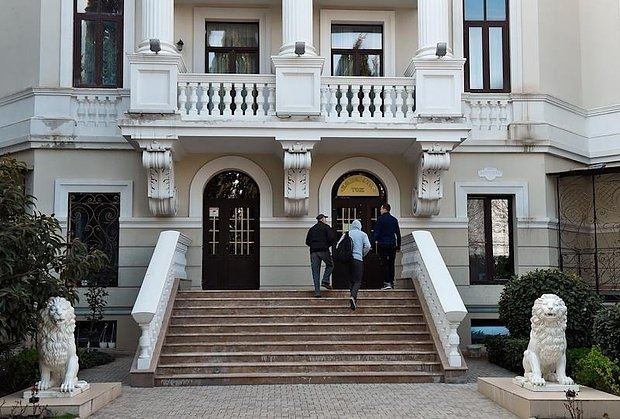 Ukrayna Prezidentinin evi hərracda satıldı – FOTO