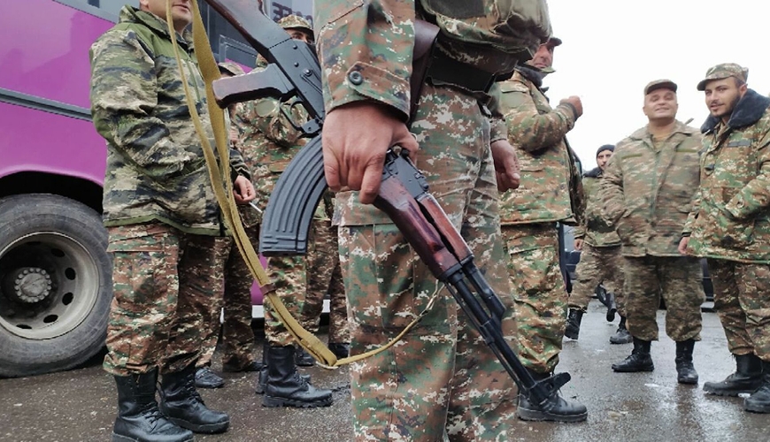Erməni separatçıları silahlarını yerə qoydu - Fransız jurnalist