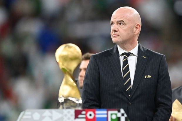 Глава ФИФА выступил за присуждение поражений клубам, болельщики которых проявили расизм - ФОТО
