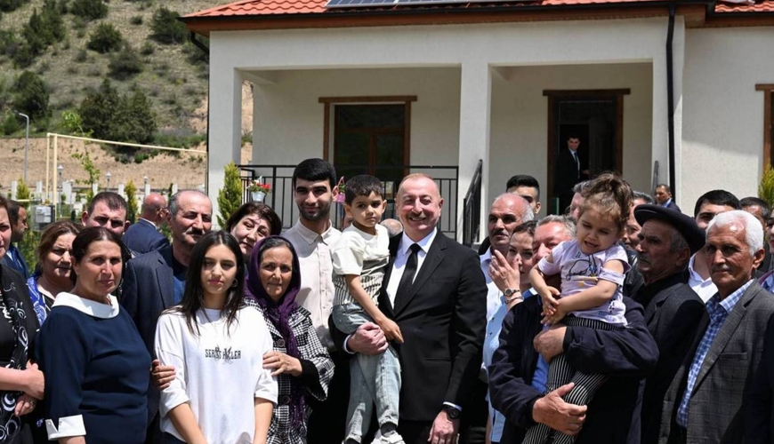Ölkə başçısı tək deyil, Azərbaycan və 50 milyon azərbaycanlı ilə addımlayır!