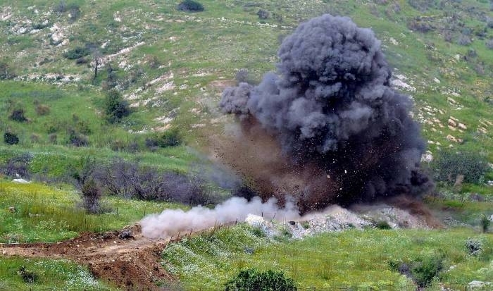Двое азербайджанских военных насмерть подорвались на мине