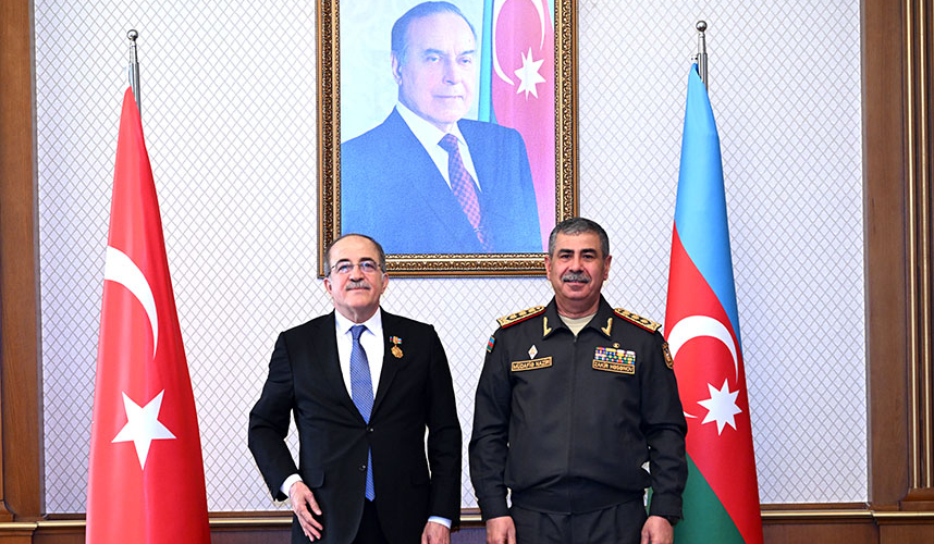 Prezident Türkiyə milli müdafiə nazirinin müavinini təltif etdi