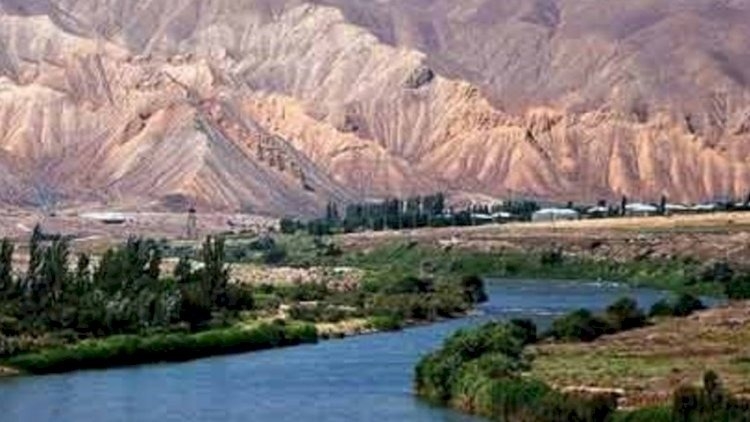 İran Arazdan şimal-qərbdəki bölgələrinə su çəkir