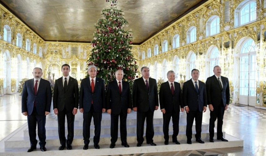 MDB dövlət başçıları “Böyük Peterhof Sarayı” ilə tanış oldu