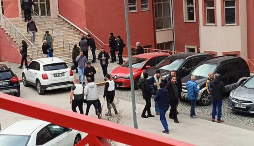 Türkiyədə silahlı şəxs universitet əməkdaşını girov götürdü - FOTO