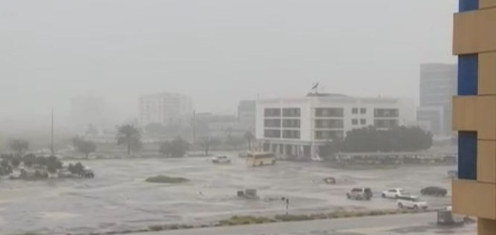 «Вселенский потоп» в Дубае - ВИДЕО