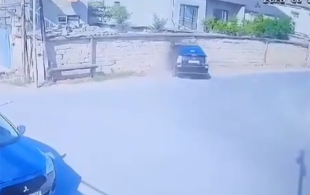 Bakıda “Prius” hasarı dağıdıb həyətə girdi- Video