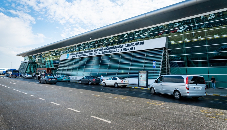 Azərbaycanlı qadın Tiflis hava limanında SAXLANILDI