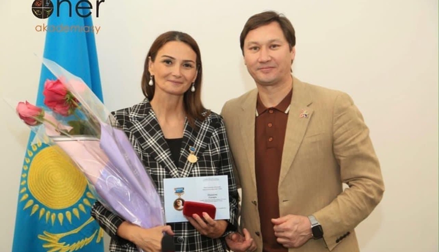 Qənirə Paşayeva Qazax Milli Sənət Akademiyasının medalı ilə təltif olunub