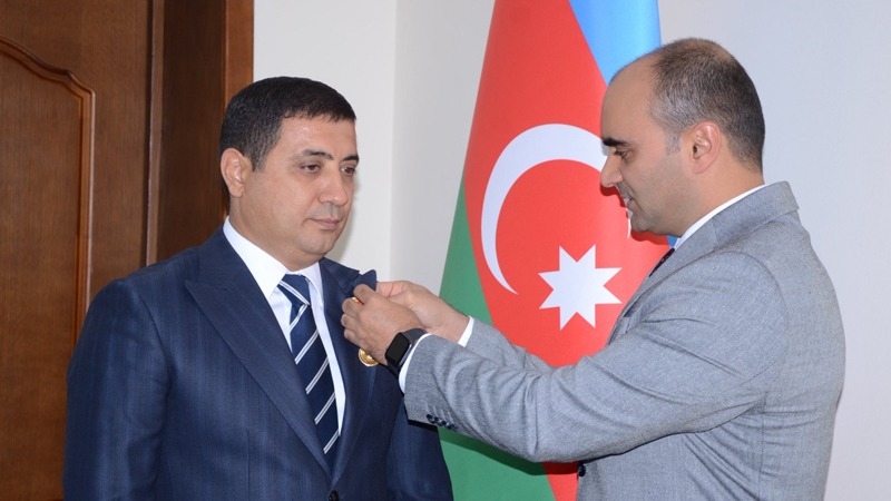 İcra başçısı köməkçisini də Bakıya gətirdi