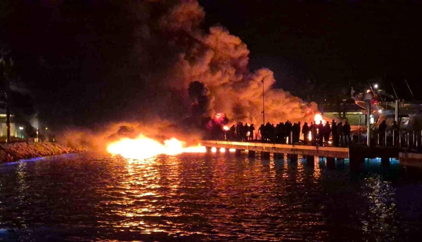 Bodrumda milyonluq yaxtalar alovlandı - FOTOLAR