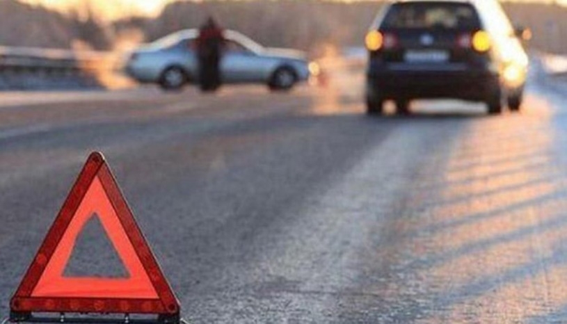 Bakıda yolu keçən qadını maşın vurub