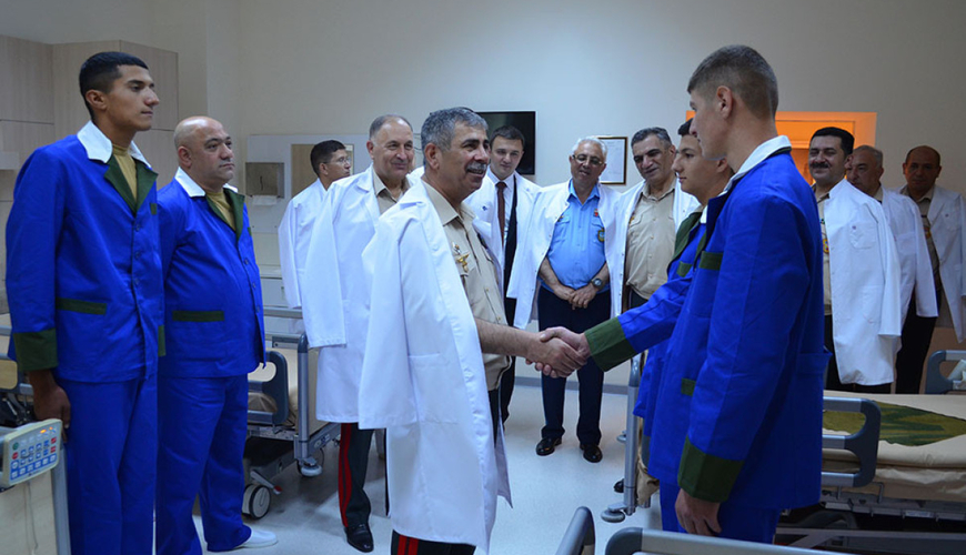 Zakir Həsənov hərbi hospitalı ziyarət edib -VİDEO