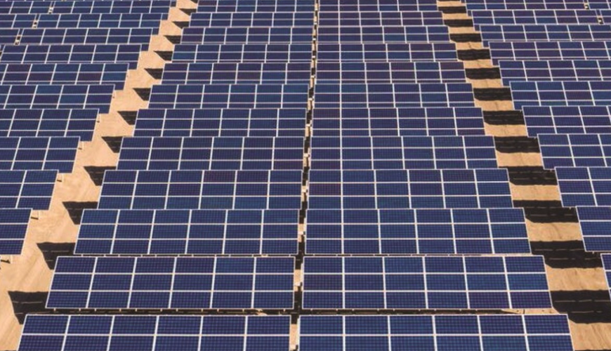 Səhranın qumlu səthi üzərində gələcəyin enerjisi: Zafranın hekayəsi