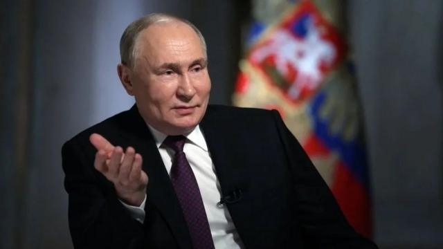 Putin: “Əvvəlcə, görək, Fransa Ukraynaya qoşun göndərir, ya yox”