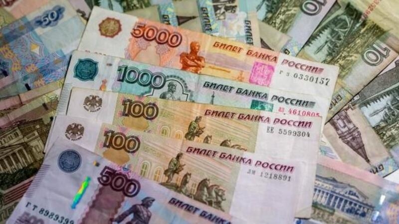 Rubl rekord həddə bahalaşdı