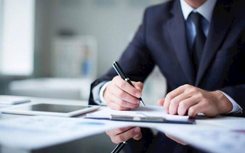Nazirin işdən çıxardığı şəxs deputatın qohumu imiş - FOTO