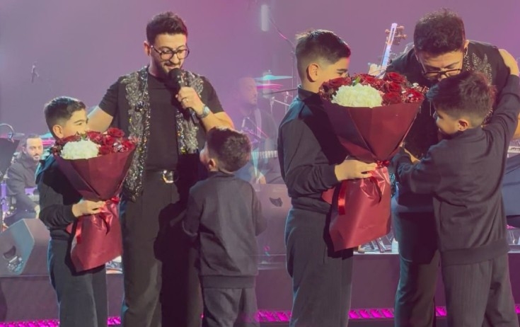 Oğullarından konsertdə Abbas Bağırova sürpriz - VİDEO