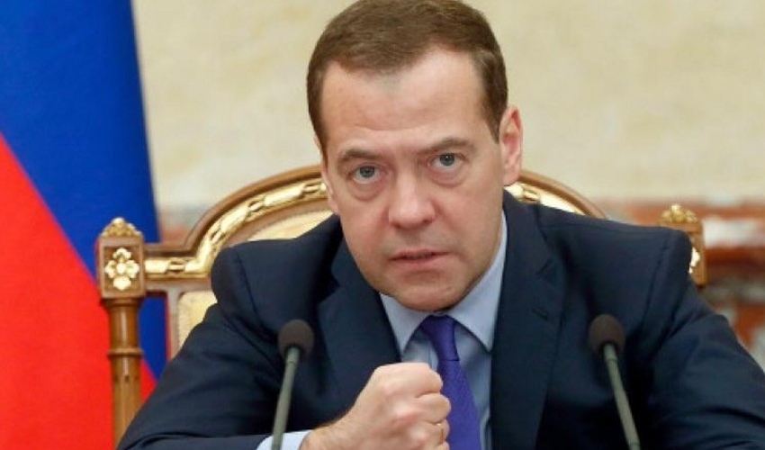 Medvedev Emənistana xəbərdarlıq edib