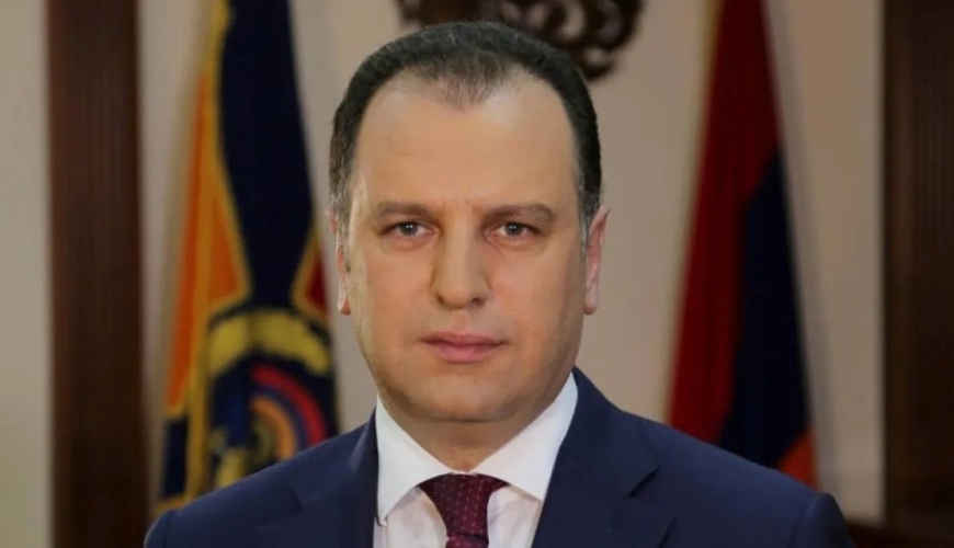 Ermənistanın keçmiş müdafiə naziri axtarışa verild