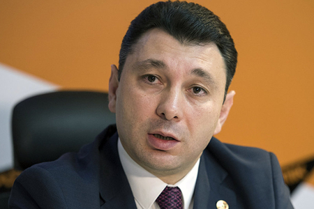 Şarmazanov: “Nikolun sayəsində Ermənistan Qərblə Rusiya arasında poliqona çevrilir”
 