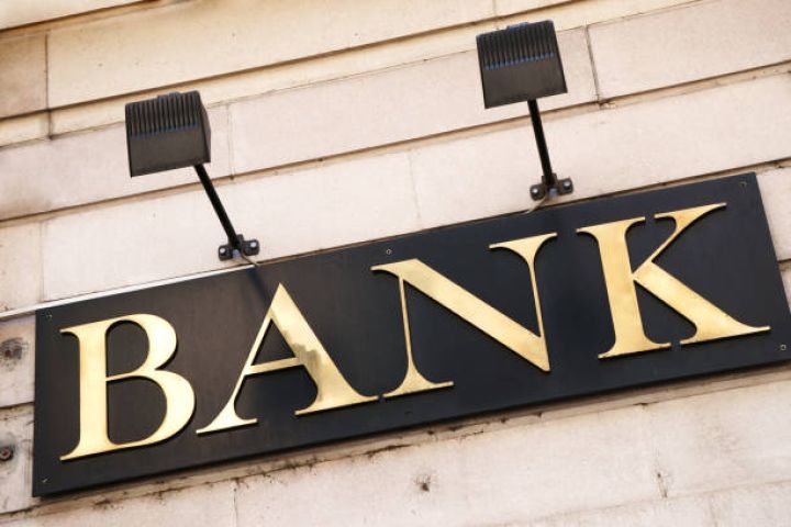 Azərbaycanda etibarlı banklar hansılardır?