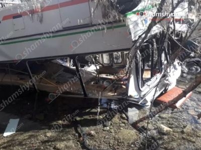 Qafan yolunda avtobus aşdı - 21 yaralı