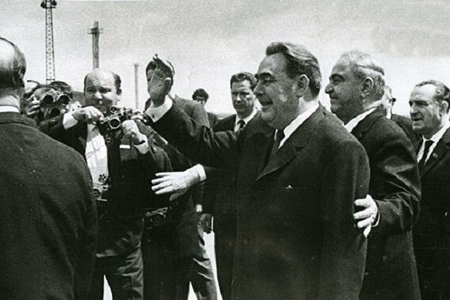 Brejnevin Şavnabad ziyafəti – Baş katib Gürcüstanda müğənni qadına “girişib”, rədd cavabı alıb