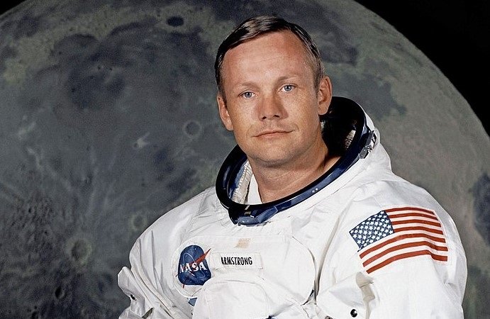 800px-Neil_Armstrong_pose.jpg (130 KB)