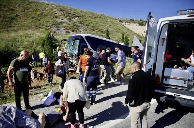 Türkiyədə sərnişin avtobusu aşıb, 35 nəfər yaralanıb