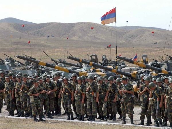 Армения концентрирует боевую технику и живую силу в зодском направлении
