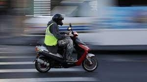 Moped sürücülərinə qadağa: sürücülük vəsiqəsi tələb olunacaq