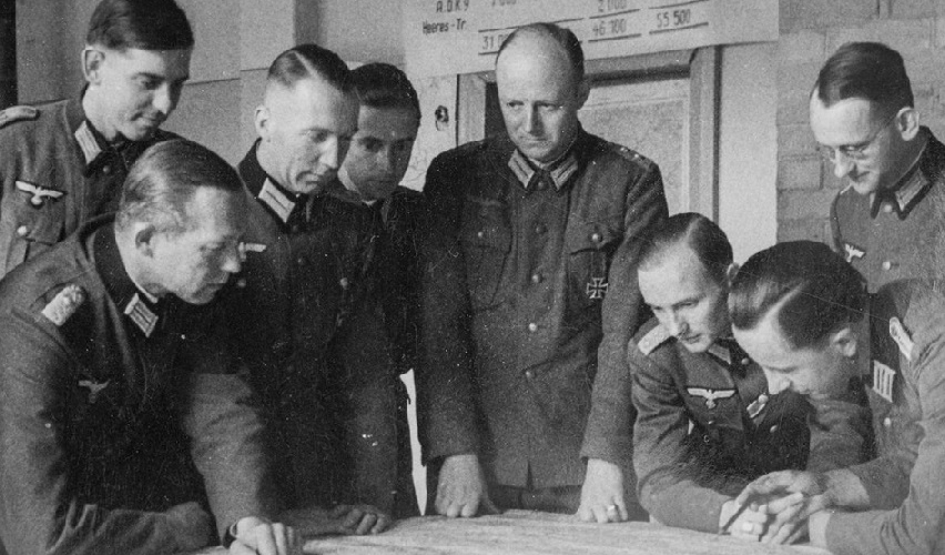 Hitlerin qəsdinə 3 dəfə duran general – Treskov yoldaşlarını ələ verməmək üçün özünü qurban verib