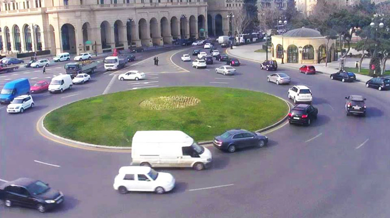 “Azneft” dairəsindən keçən ermənilər...