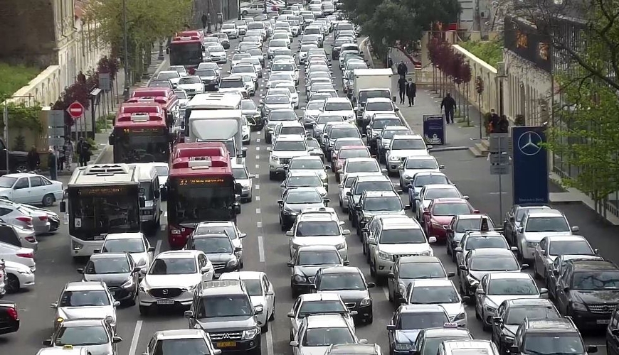 Bakıdakı sıxlıq dövlətin müzakirəsində