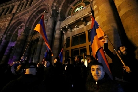 “Qərb Ermənistanda hakimiyyət dəyişikliyi istəyir” iddiası