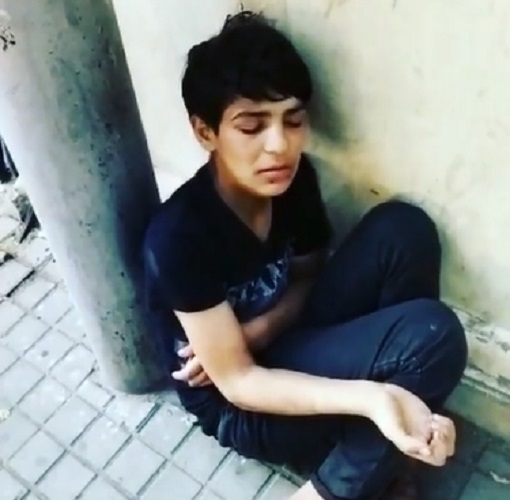 Narkoloji dispanserdən buraxılan 15 yaşlı Ruslan küçədə dilənçilik edir - VİDEO
