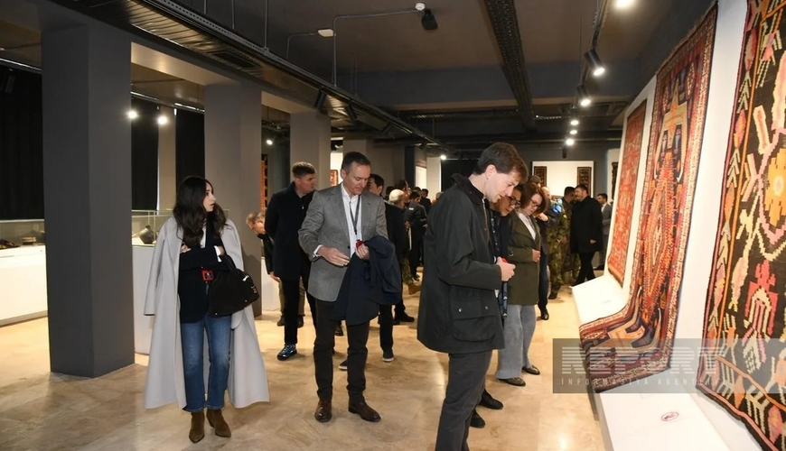 Diplomatik korpusun nümayəndələri Şuşadakı xalça muzeyi ilə tanış olub