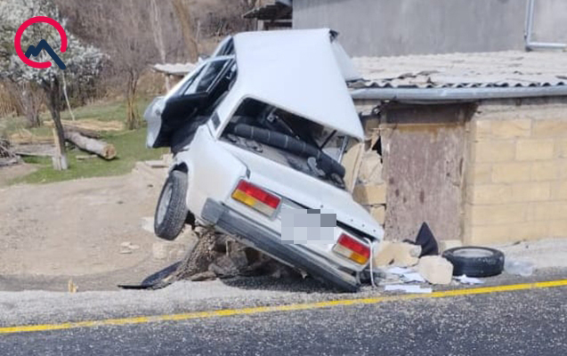 14 yaşlı oğlan qaçırdığı maşınla qəza törətdi