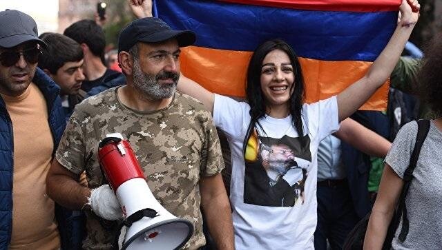 pashinyan12-meq.jpg (48 KB)