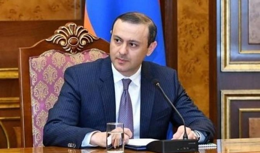 Armen Qriqoryan: “Rusiya Ermənistanı bunlara məcbur edir”