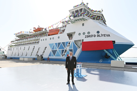 Ильхам Алиев принял участие в церемонии ввода в эксплуатацию судна-парома «Зарифа Алиева»