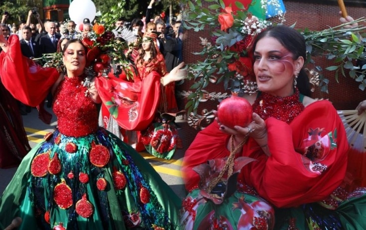 Elza Seyidcahanın geyimi gündəm oldu - FOTOLAR