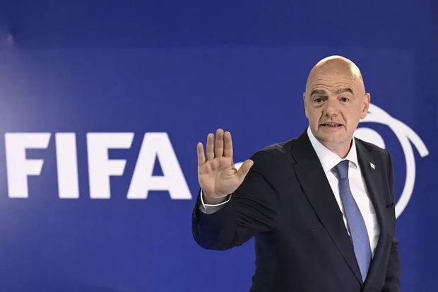 ФИФА выступает против введения синих карточек