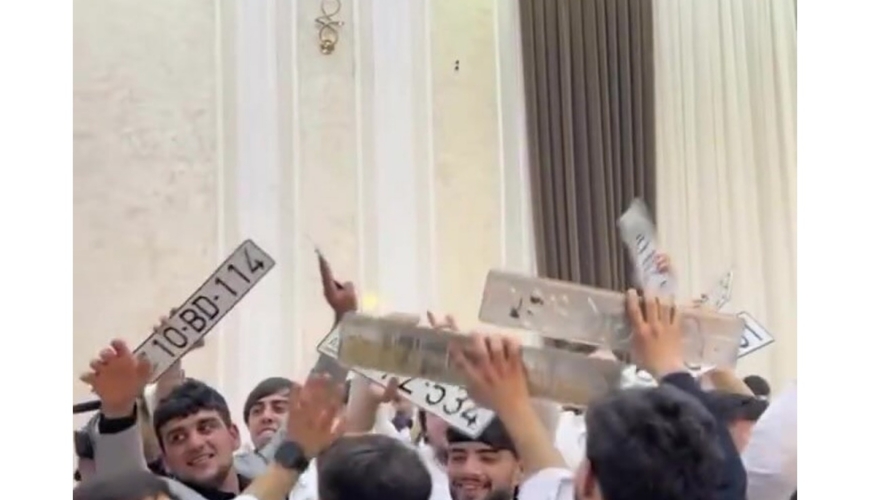 Bakıda toyda qəribə görüntü MÜZAKİRƏ YARATDI - VİDEO